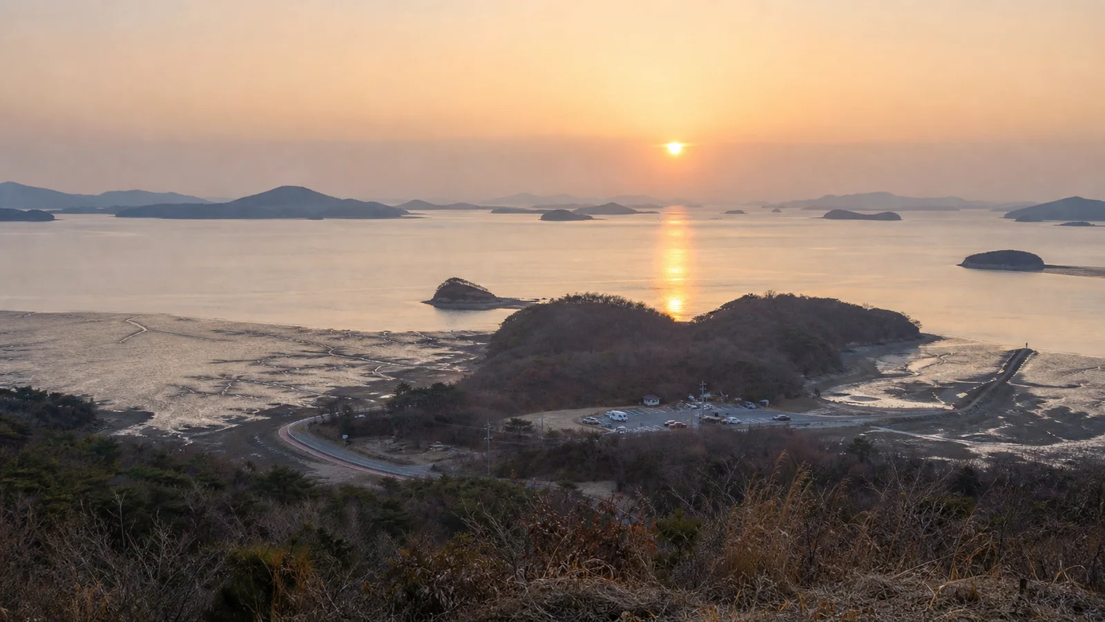 섬과 갯벌이 펼쳐진 석모도 서해 일몰 전망