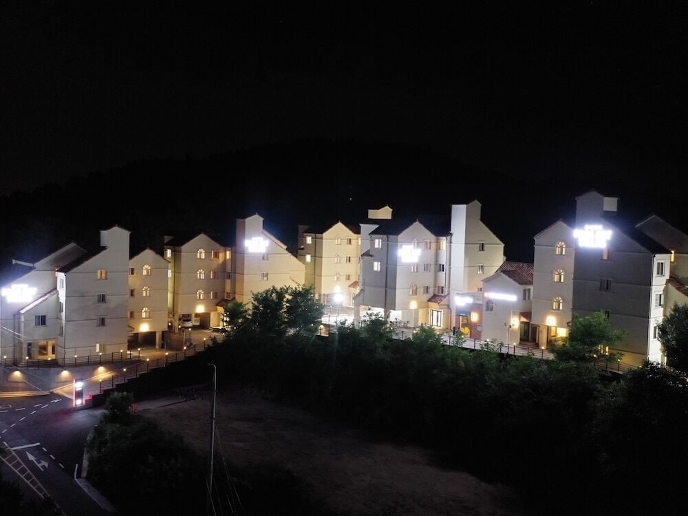 부여파크아트빌라스 대표 외관 또는 객실